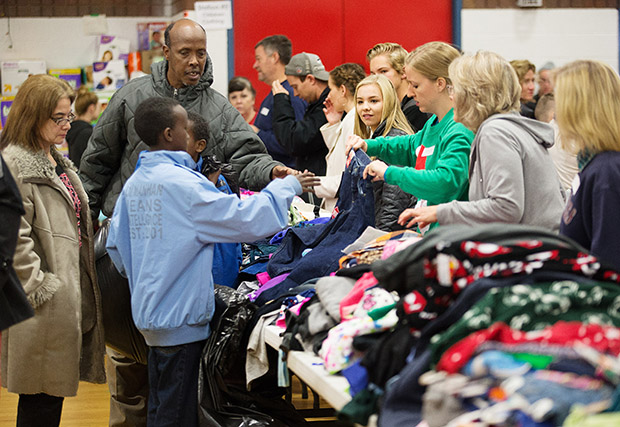 LDS Volunteers, Community Help Refugees on Christmas Eve - Church News and Events