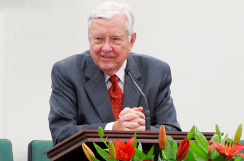 Elder Ballard in Mexiko